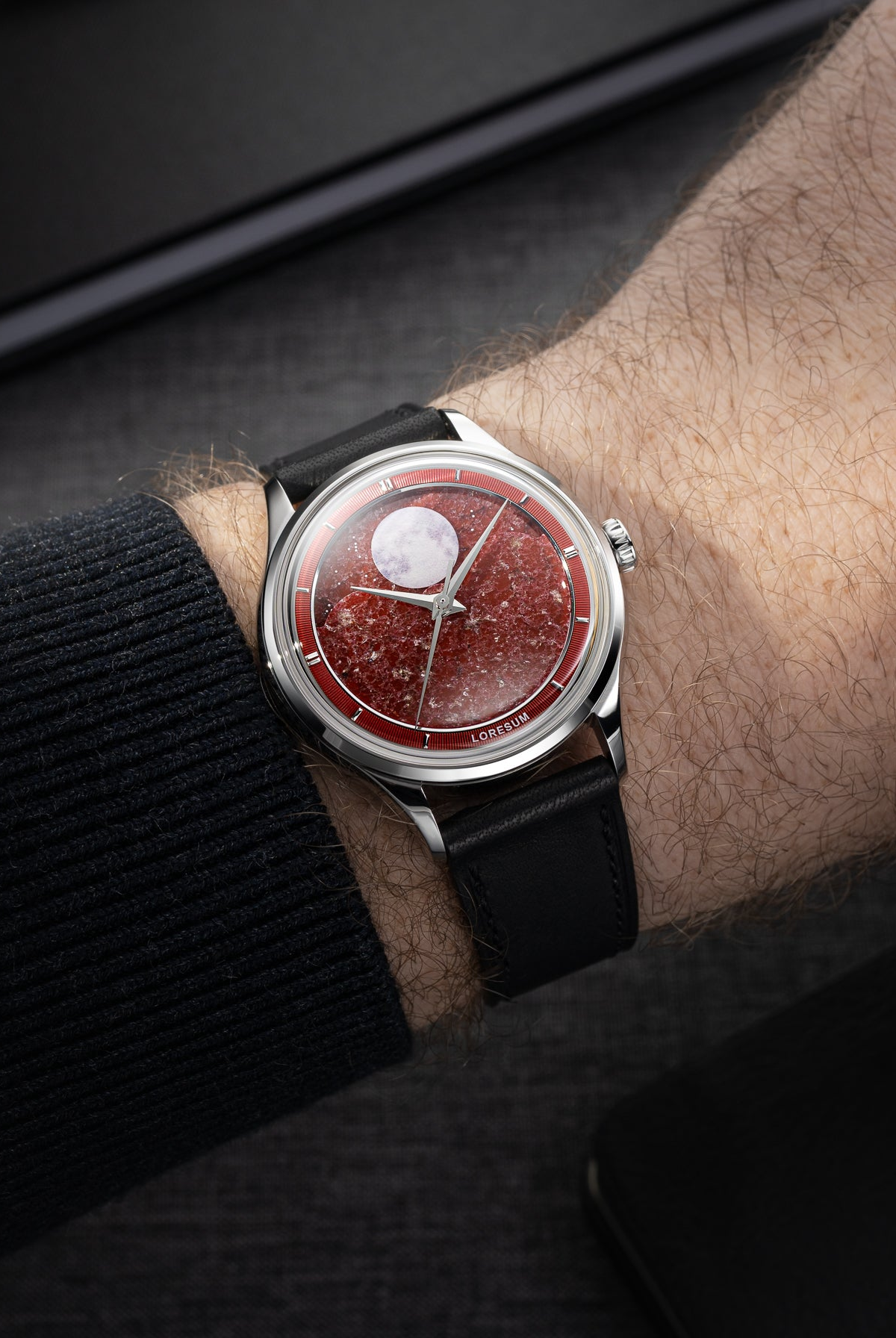 LS04 V2 - Garnet wrist shot