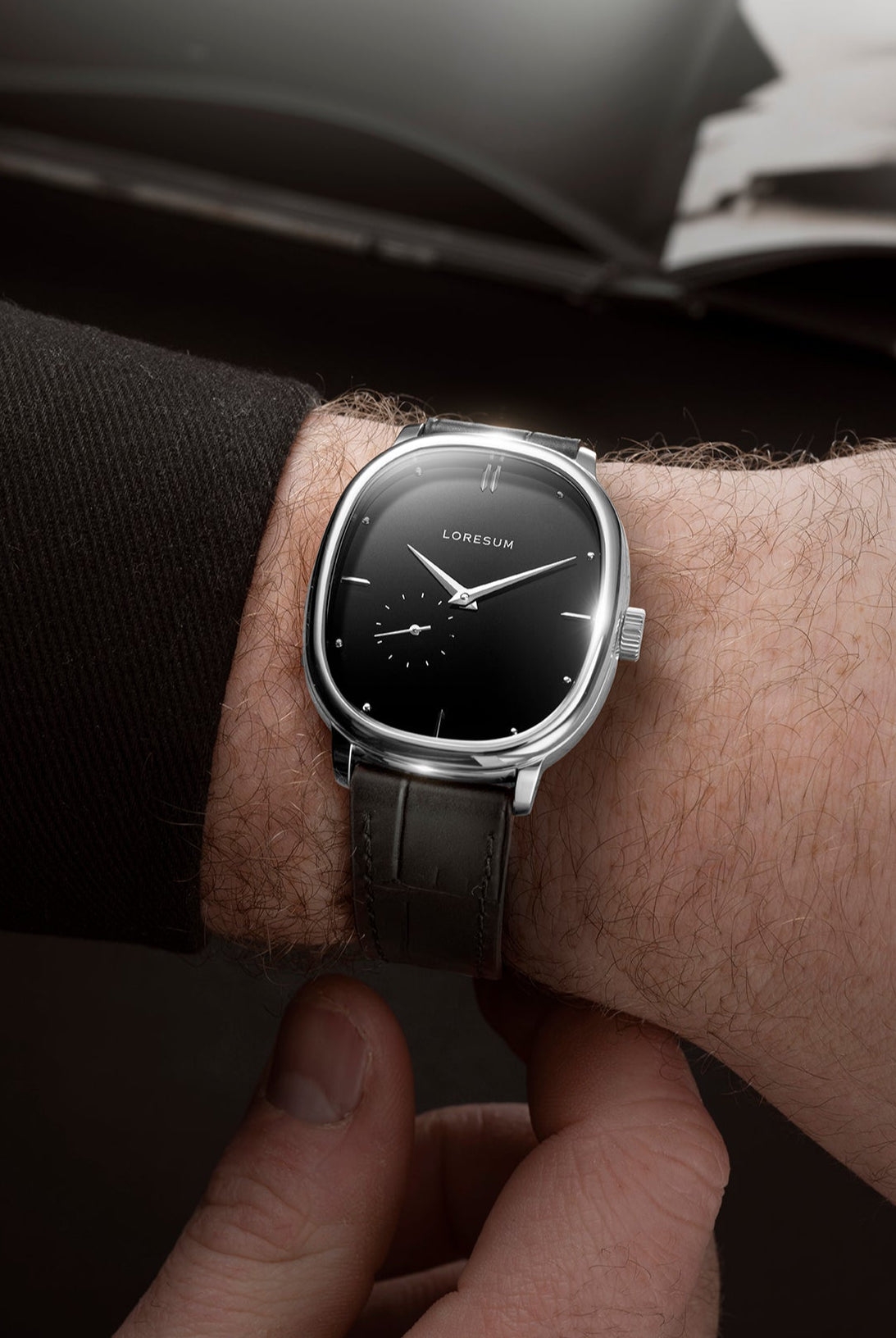 LS06 - Onyx - wrist shot