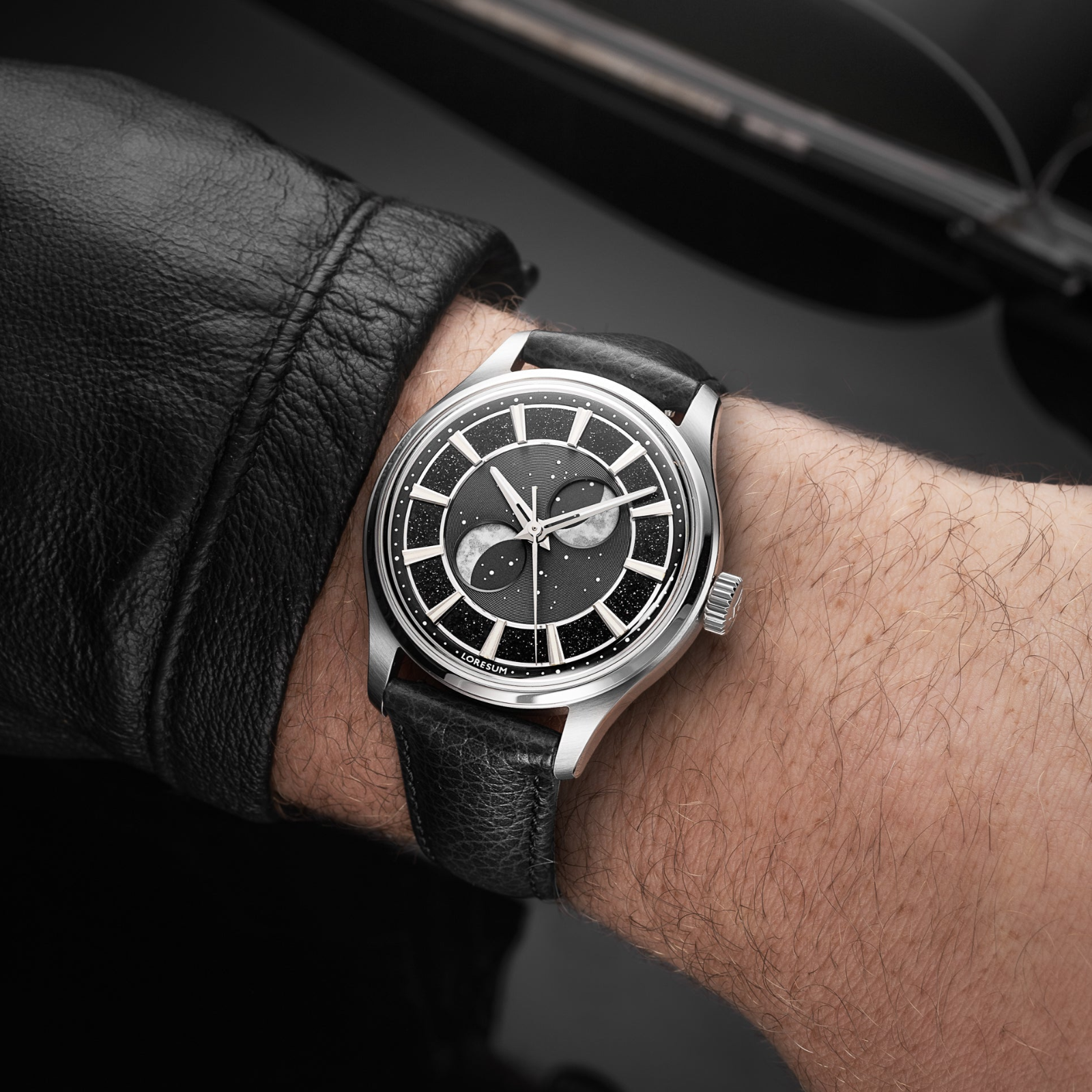 LS05 Eclipse Black Hands on