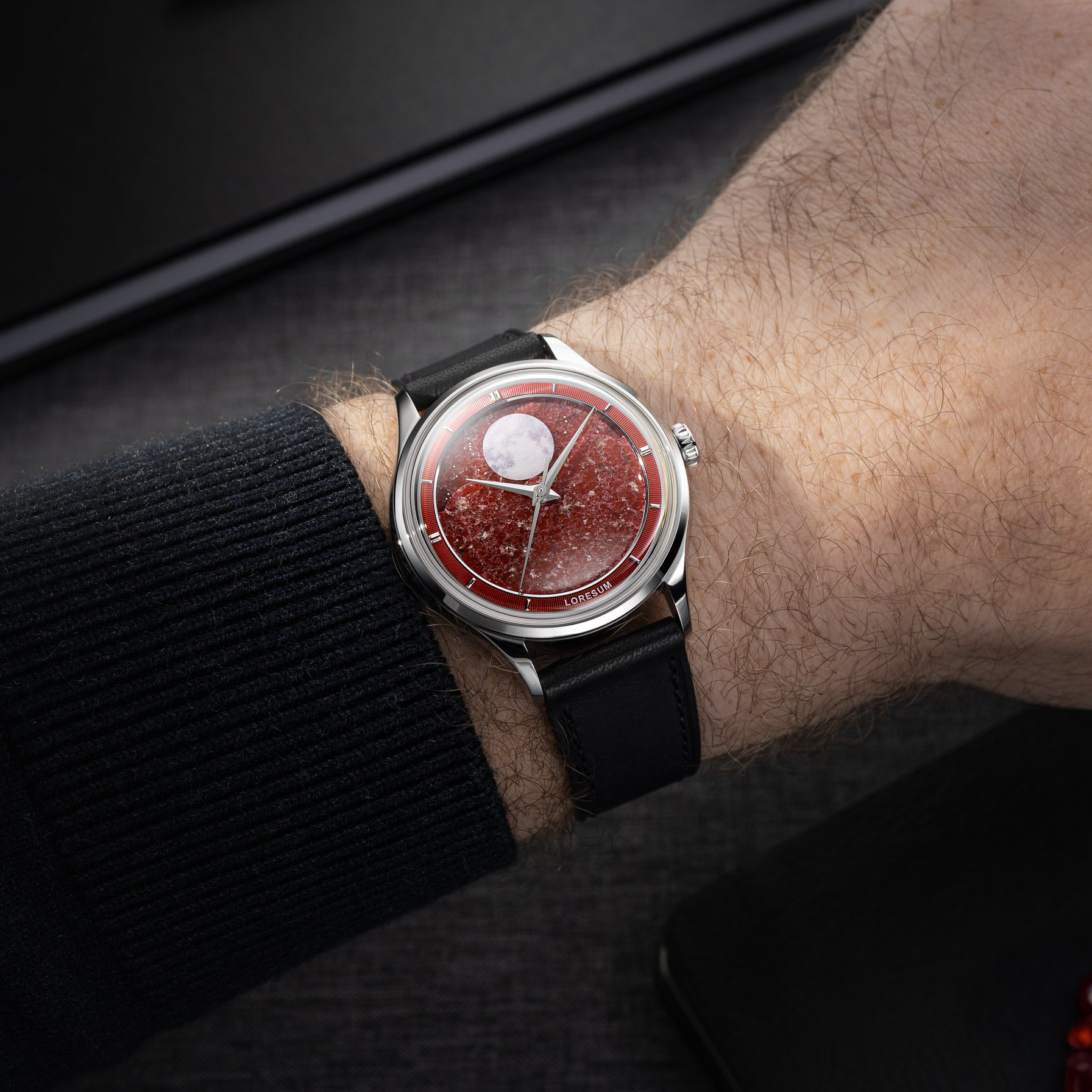 LS04 V2 - Garnet wrist shot