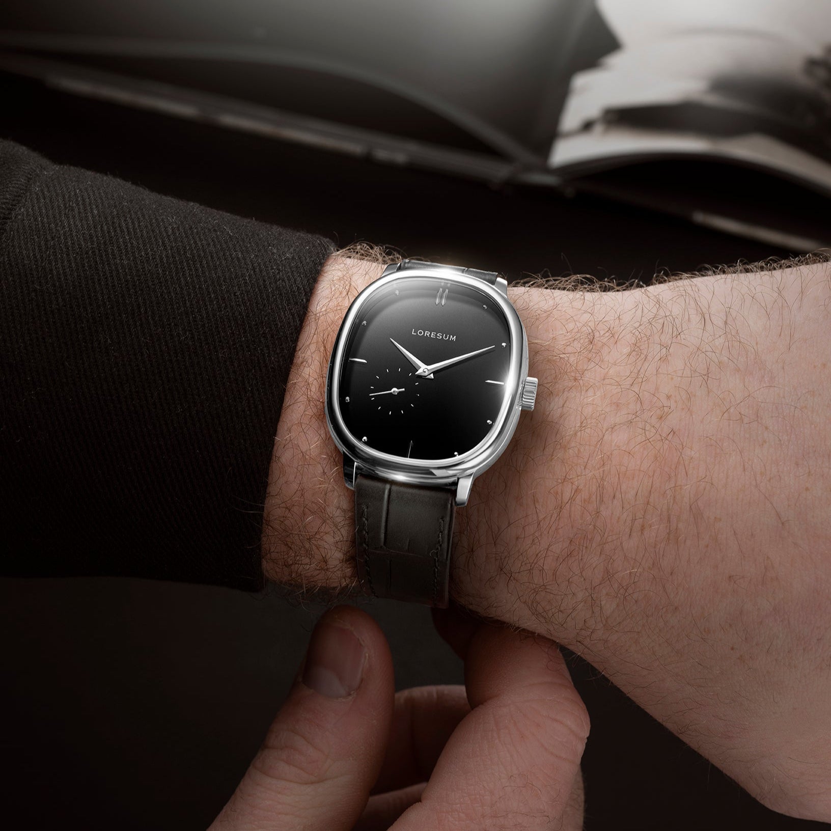 LS06 - Onyx - wrist shot